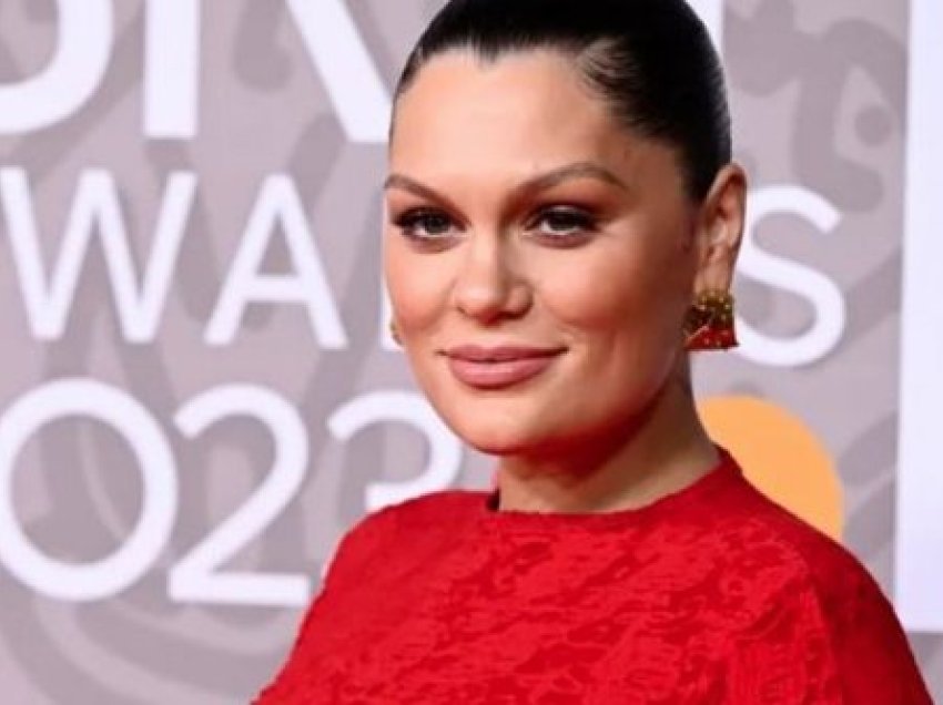 Jessie J, probleme me shëndetin mendor/ Këngëtarja e famshme flet publikisht: U ekspozuan pas lindjes së djalit