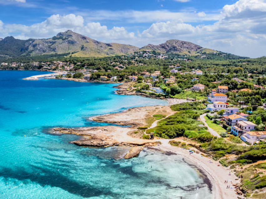 12-vjeçarja vdes pasi ra nga ballkoni i katit të shtatë të një hoteli në Mallorca