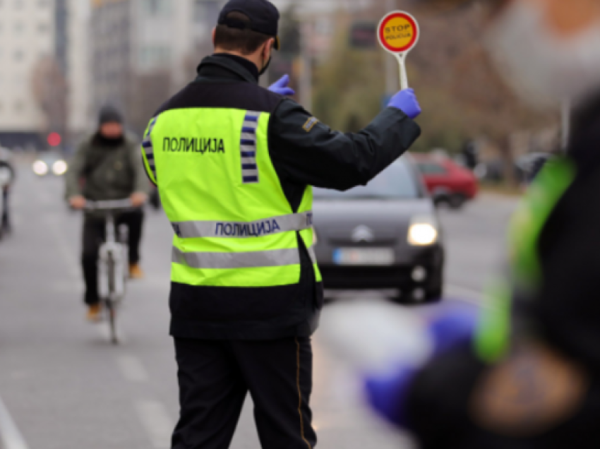 Policia në Shkup me kontrolle, shqipton 100 gjoba