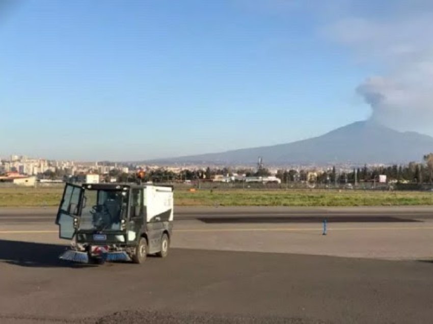 ​Vullkani Etna shpërthen sërish, pezullohen fluturimet në aeroportin e Katanias 