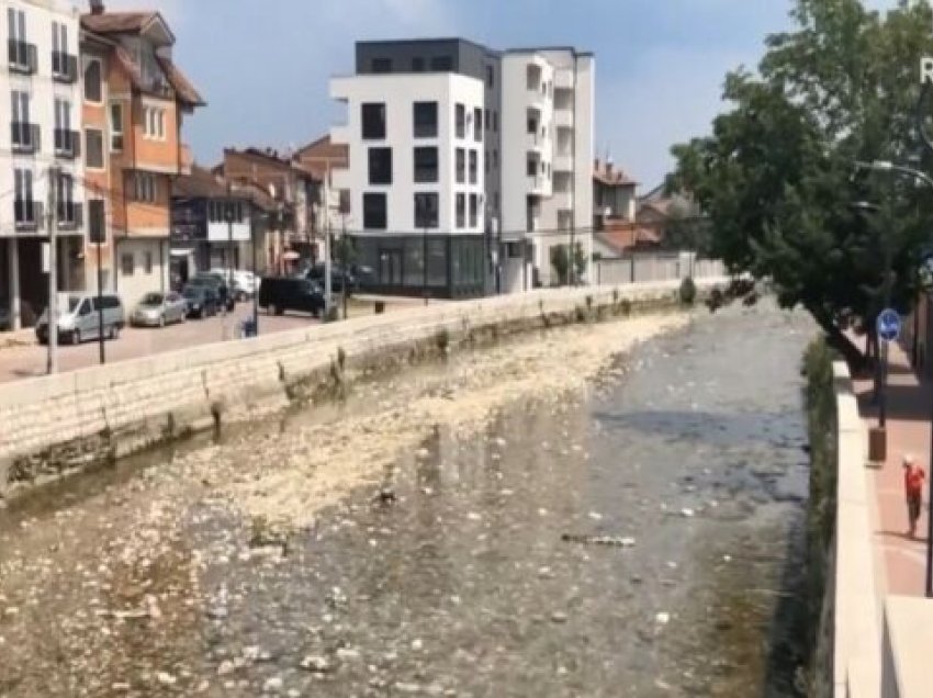 Deri në 14 orë reduktime të ujit në disa lagje të Pejës 