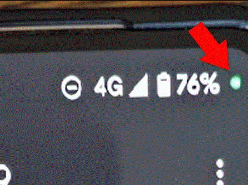 Shikoni një dritë jeshile ose portokalli në ekranin e telefonit tuaj? Ja çfarë do të thotë dhe nuk duhet injoruar