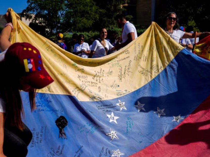 Venezuelasit votojnë në zgjedhjet që sfidojnë pushtetin e Maduros