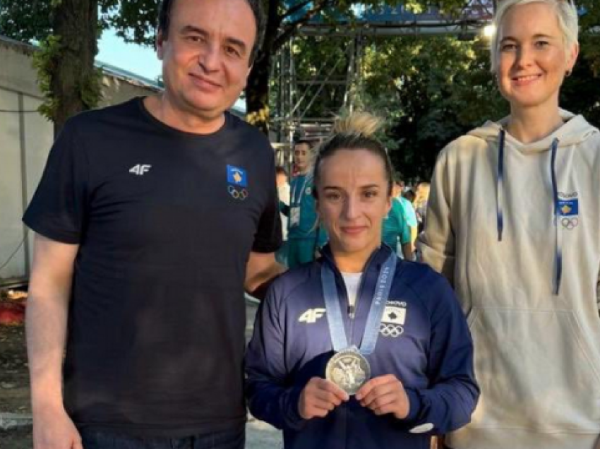 Kryeministri Kurti takohet me Distrinë: Kjo medalje argjendi është medalja e saj e dytë olimpike