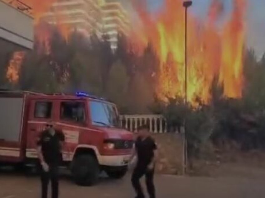 “Ikni, ikni…”, ja si flakët detyrojnë edhe ekipet zjarrfikëse të largohen me shpejtësi