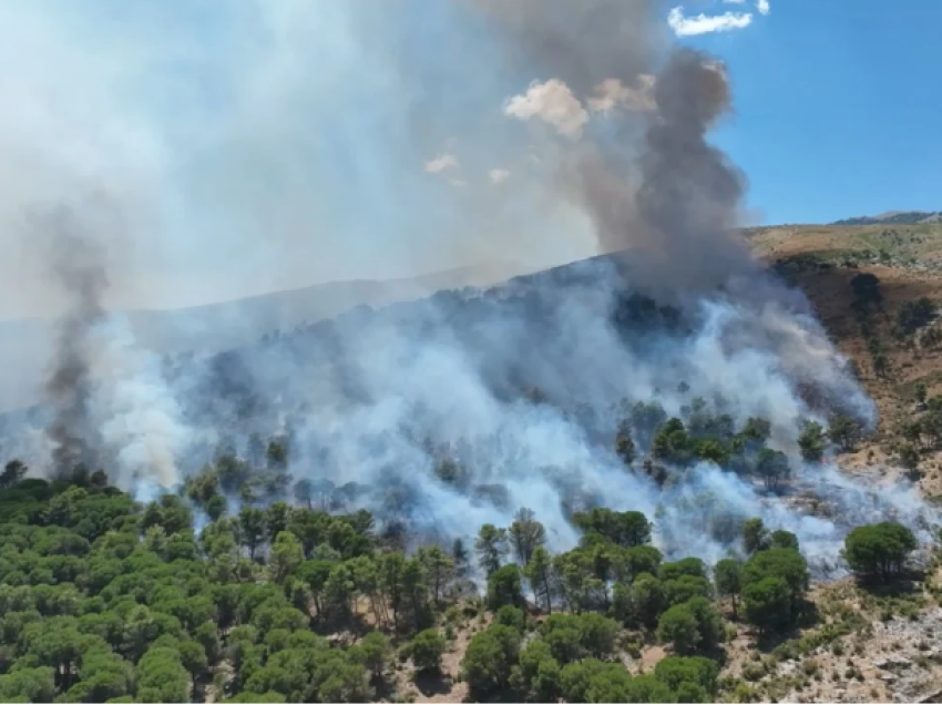 Flakët vihen nën kontroll, përmirësohet situata e zjarreve në Gjirokastër, të gjitha vatrat drejt shuarjes