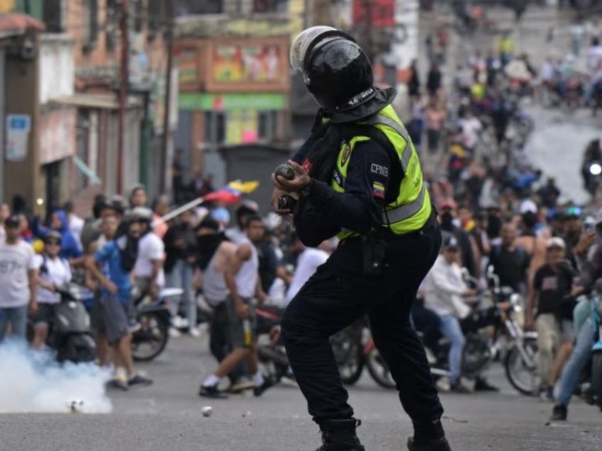 Venezuelasit protestojnë në mbështetje të opozitës