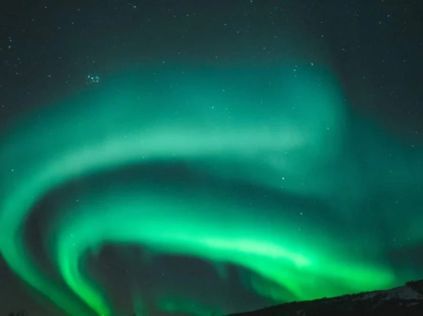 Stuhi të reja gjeomagnetike dhe aurora borealis spektakolare priten në qershor