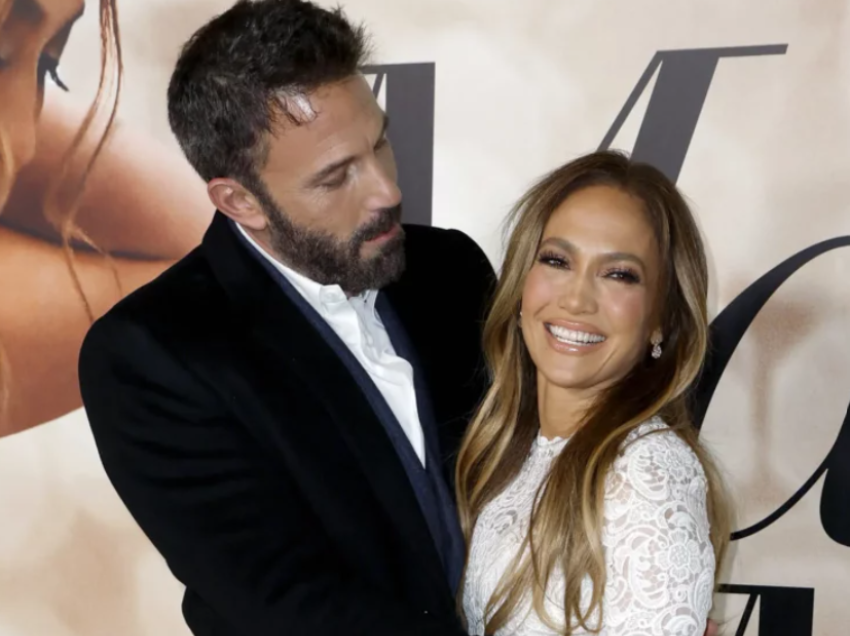 JLO anuloi turneun, a vazhdon ta mbajë Ben Affleck unazën e martesës në gisht?