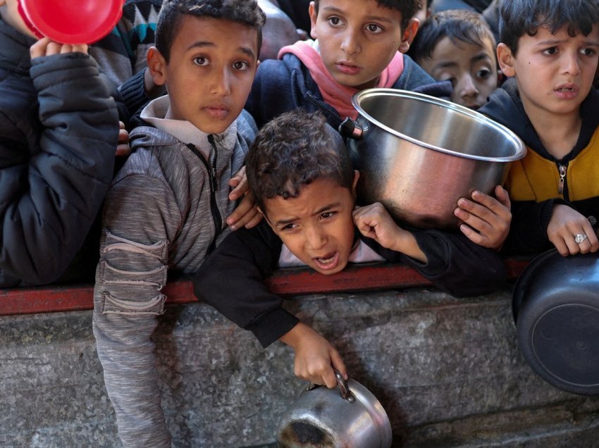 Një fëmijë vdes nga kequshqyerja dhe dehidratimi në Gaza