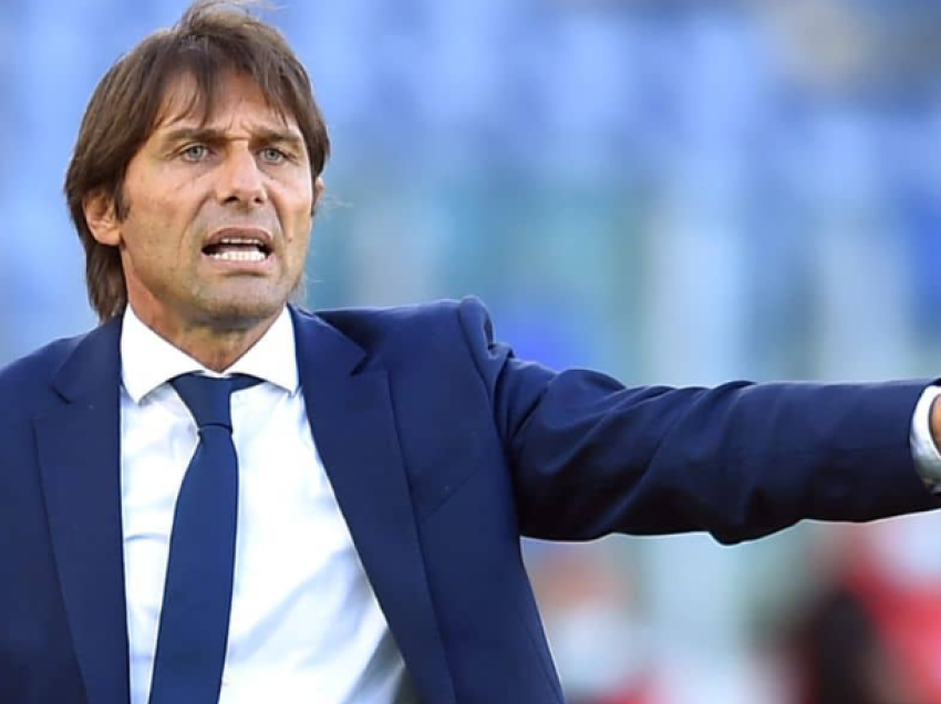 Fillon epoka e Antonio Conte, trajneri italian ndodhet në Napoli për firmën me klubin e Serie A