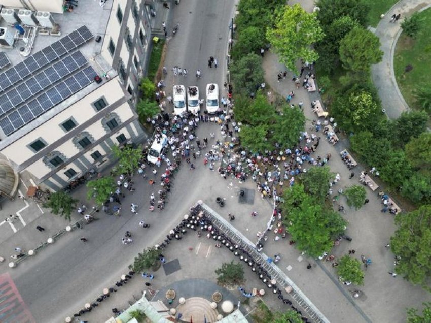 Mbështetësit “braktisin” Rithemelimin, dështon protesta para bashkisë së Tiranës