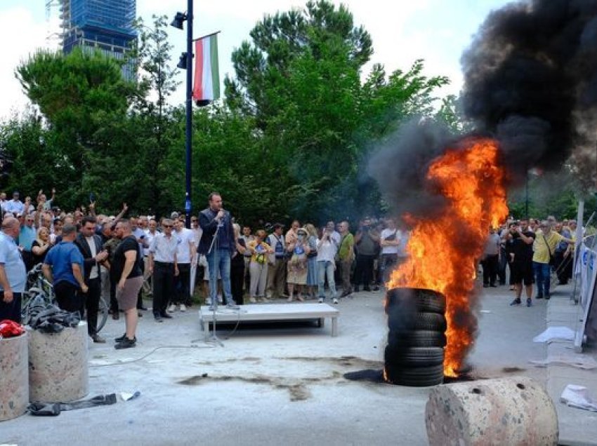 Tubimi i opozitës te Bashkia, Klevis Balliu: Protesta mbyll rrugët e mëtejshme të mashtrimit e të krimit të organizuar