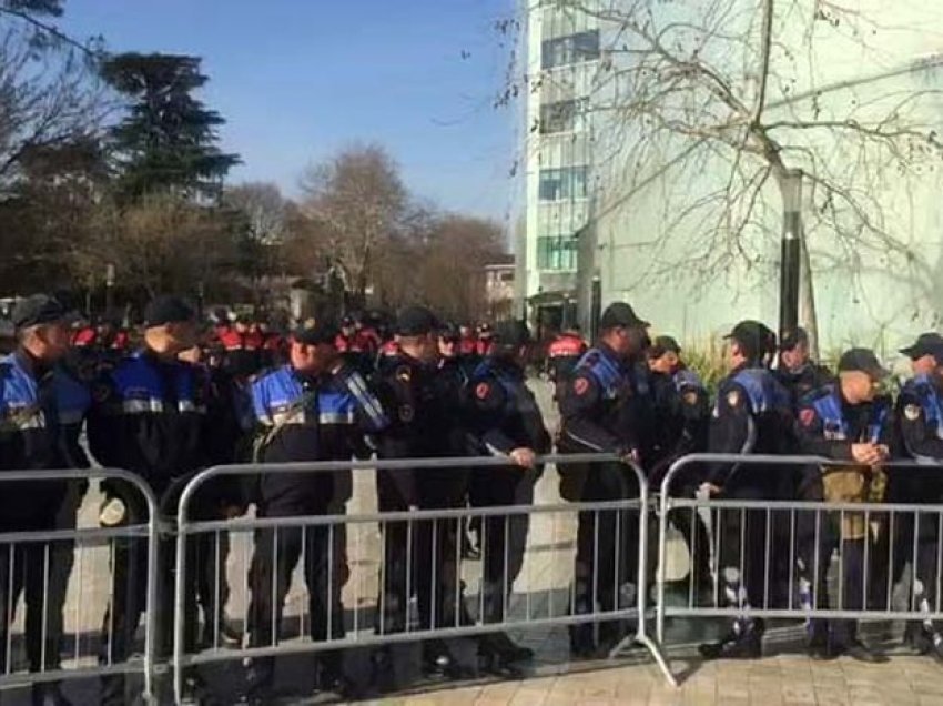 Protesta e opozitës, policia merr masat e duhura: Ja cilat rrugë do të bllokohen