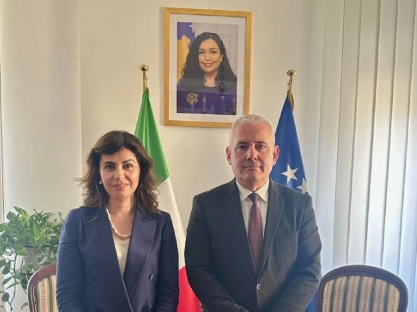 Ambasadorja e Kosovës pret Sveçlën në Itali