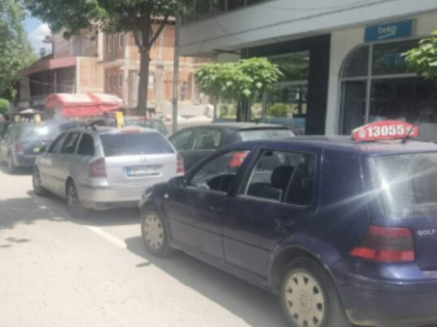 Dibra vazhdon të përballet me mungesën e parkingjeve