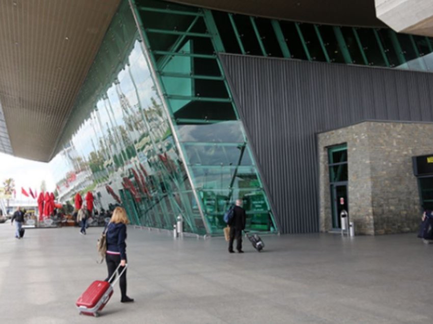 Aeroporti i Rinasit, më i ngarkuari në rajon