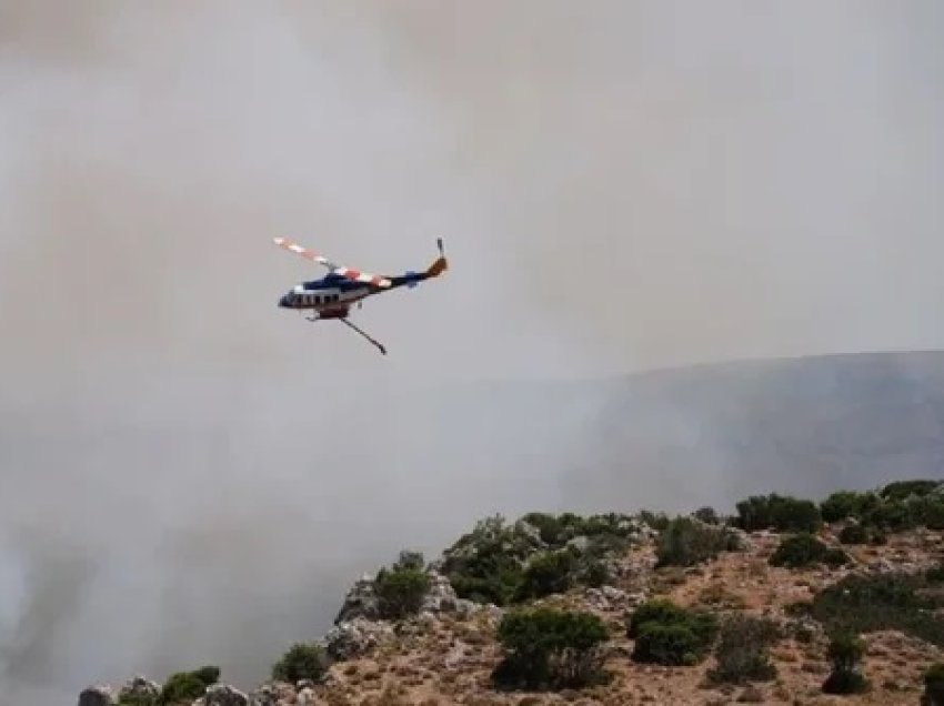 Zjarr i madh në Kios të Greqisë, evakuuohen banorët