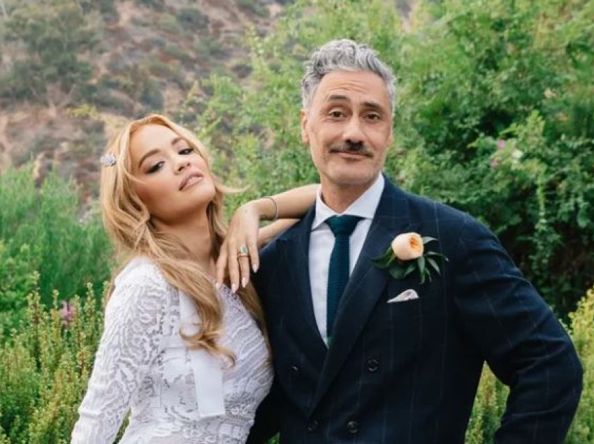 Rita Ora thotë se miqtë janë xhelozë për martesën e saj 