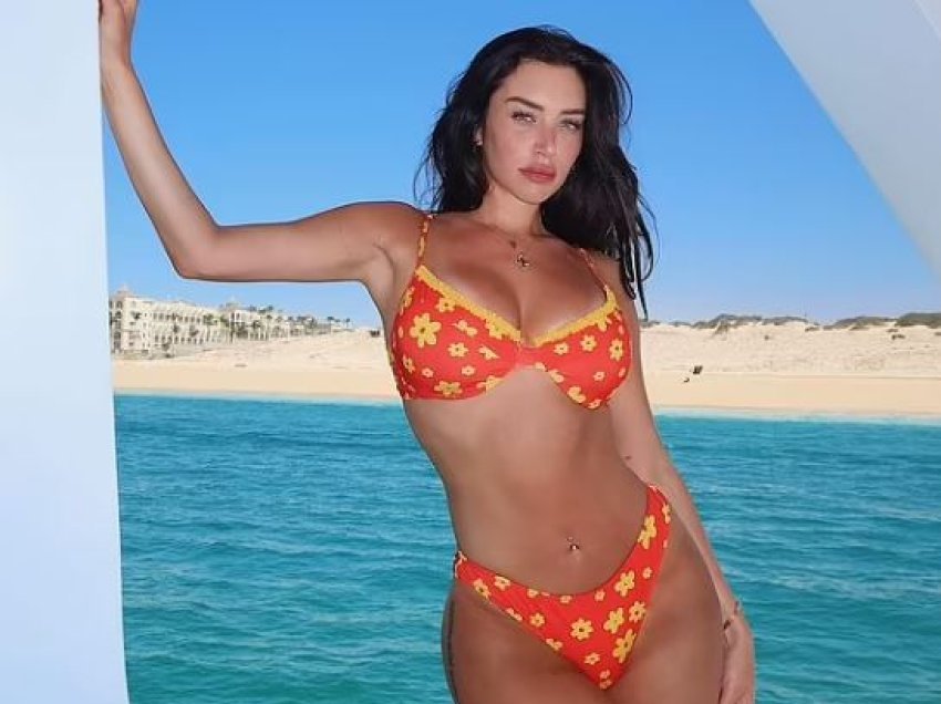 Shoqja e ngushtë e Kylie Jenner, Anastasia, shfaq linjat e saj të tonifikuara në bikini portokalli