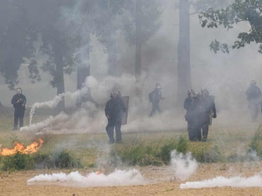 ​Pesë të lënduar në protestën në Francë