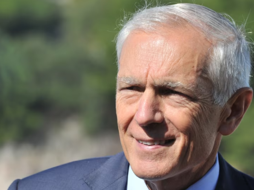 Wesley Clark: Ambiciet ruse pengojnë stabilitetin mes Kosovës dhe Serbisë