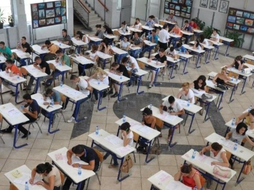 Provimi i lëndës Gjuhë Shqipe dhe Letërsi, del teza 30 minuta pasi maturantët nisën testimin