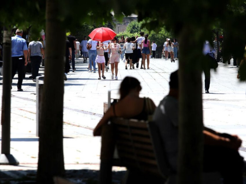 Temperaturat sot deri në 33°C, apelohet për kujdes ndaj rrezeve të diellit