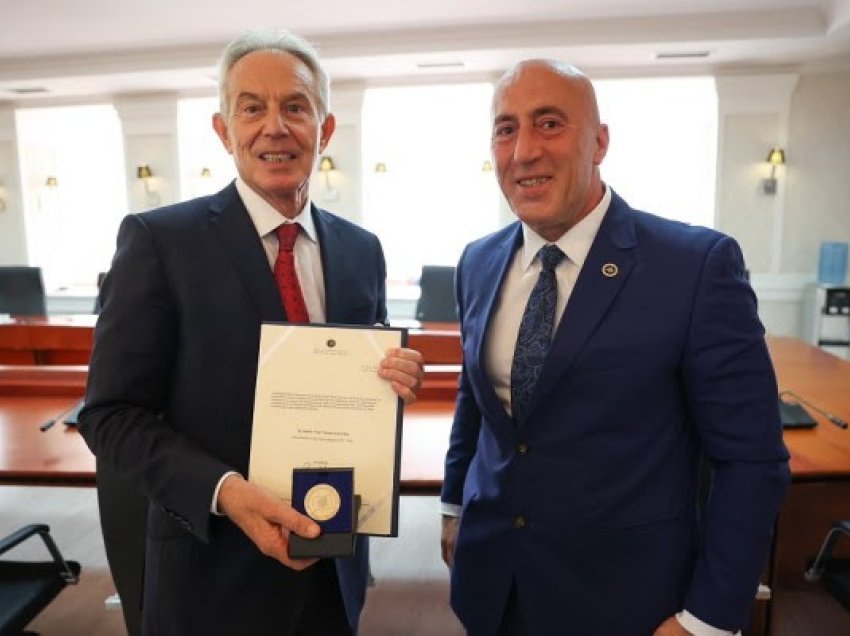 ​Ëndrra shekullore e shqiptarëve për liri, Haradinaj dekoron mikun Tony Blair