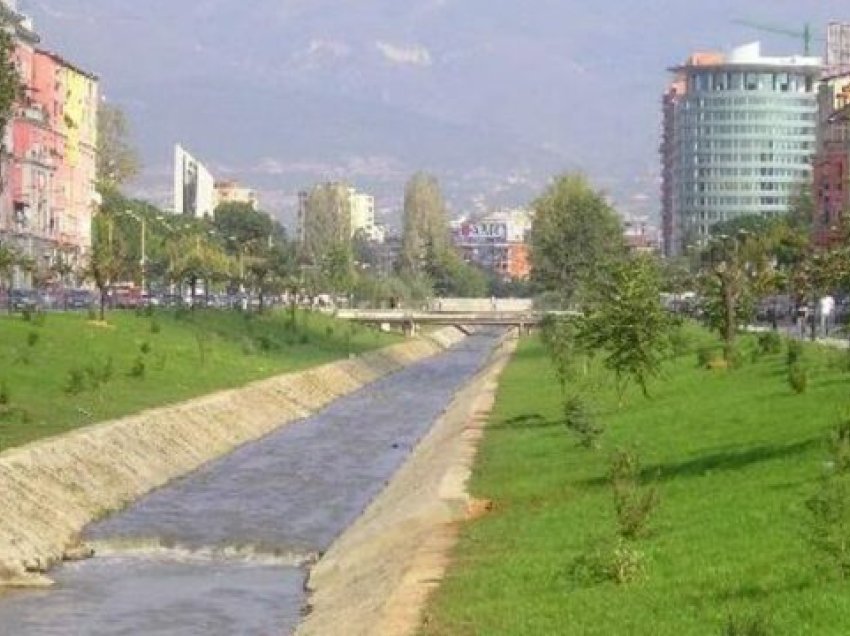 40-vjeçari gjendet pa ndjenja në Lanë të Tiranës, humb jetën në spital