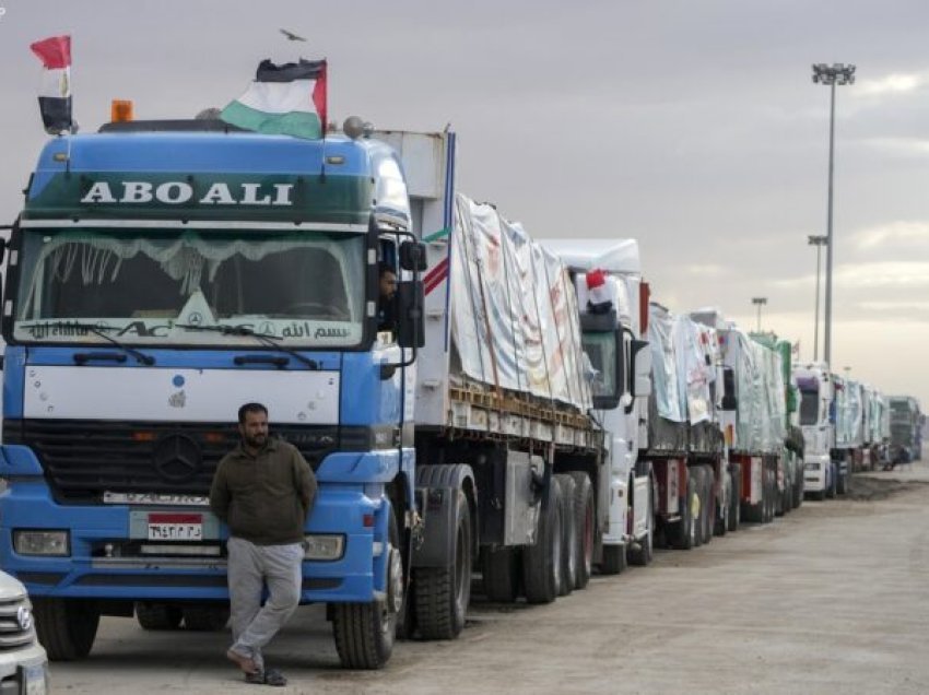 Kamionët që transportojnë ndihma në Gaza, BE: Janë duke pritur në radhë për të kaluar