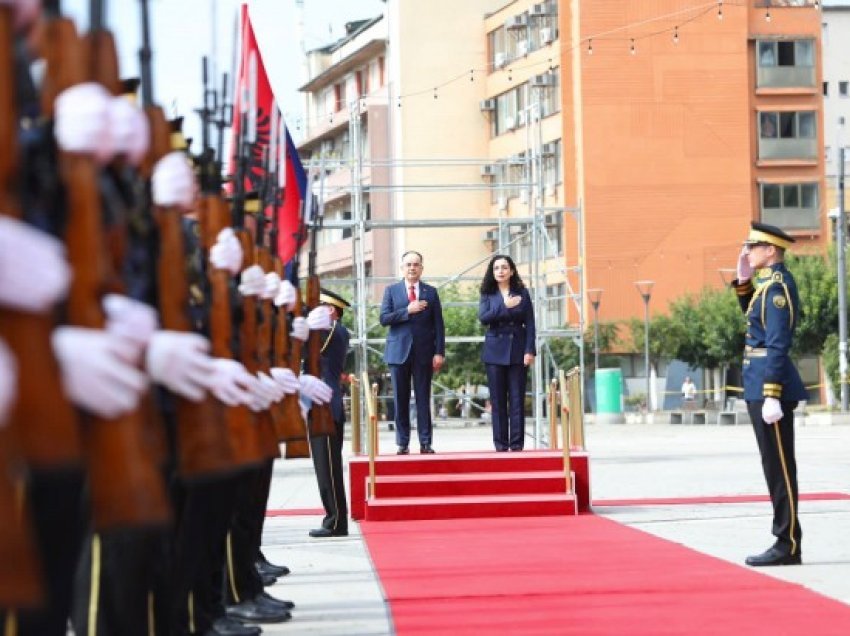 ​Begaj pritet nga Osmani me nderime shtetërore