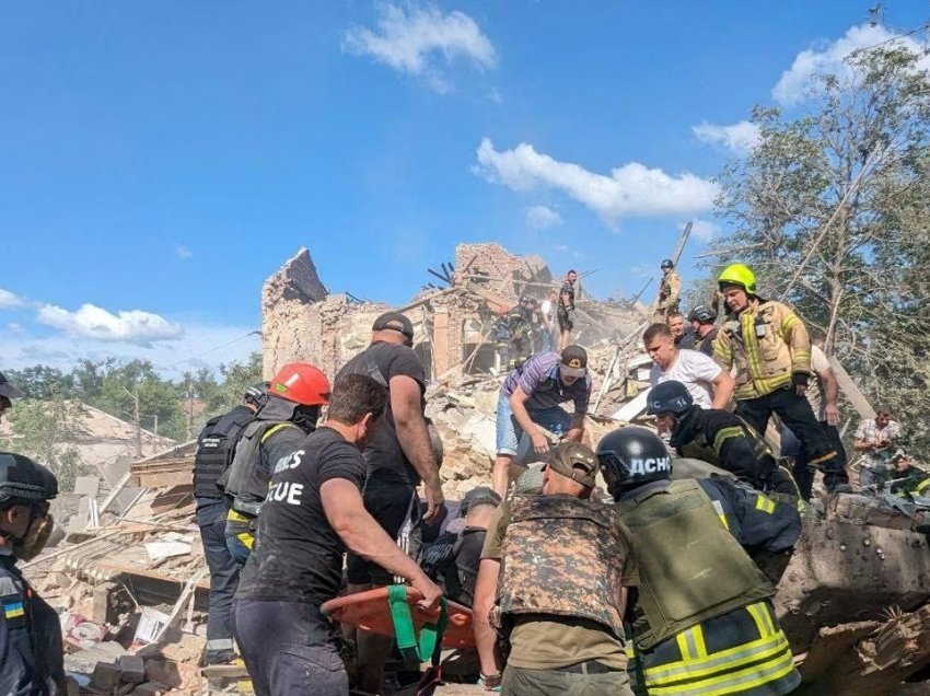 Tetë persona të vrarë nga sulmet ruse në qytetin ukrainas