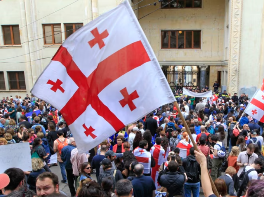 Protestuesit në Gjeorgji zotohen të vazhdojnë deri në rrëzimin e qeverisë