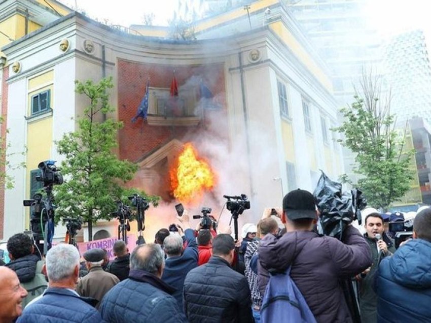 PD dhe PL për herë të dytë brenda javës në protestë te bashkia e Tiranës, ja çfarë pritet të ndodhë sot