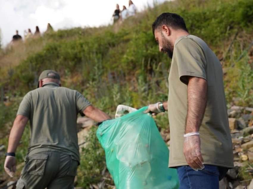 Sveçla, Rizvanolli e Krasniqi pastrojnë bregun e Liqenit të Ujmanit