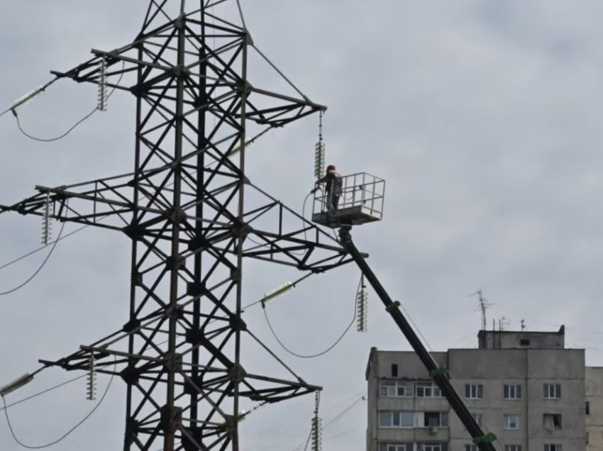 Ukraina vazhdon importimin rekord të rrymës, për shkak të dëmeve në infrastrukturën energjetike