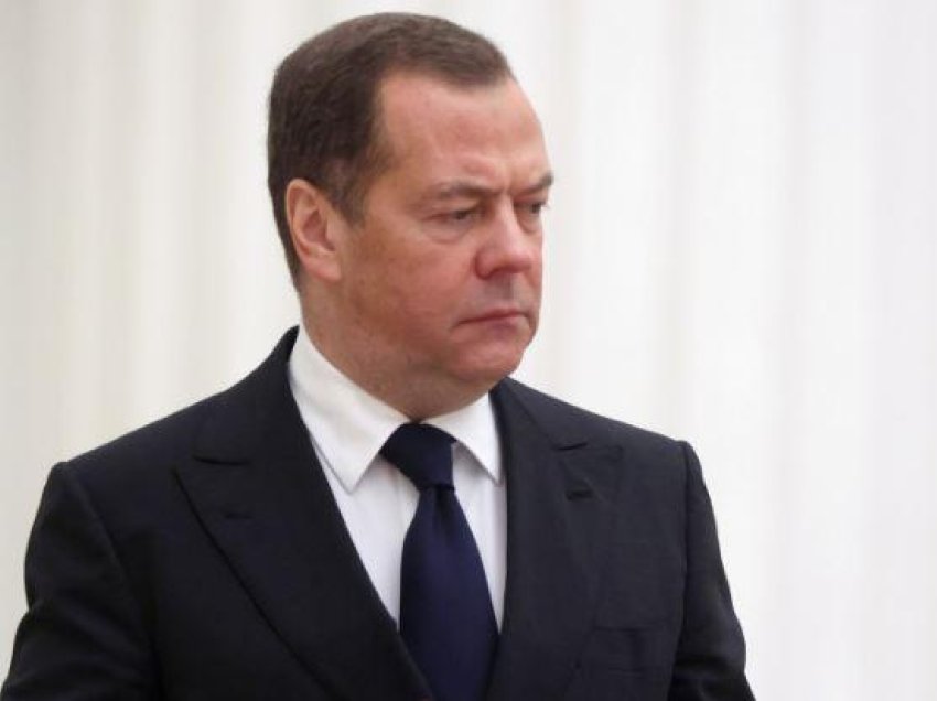 Medvedev kërcënon Perëndimin për sanksionet: Do ua kthejmë jetën në një makth