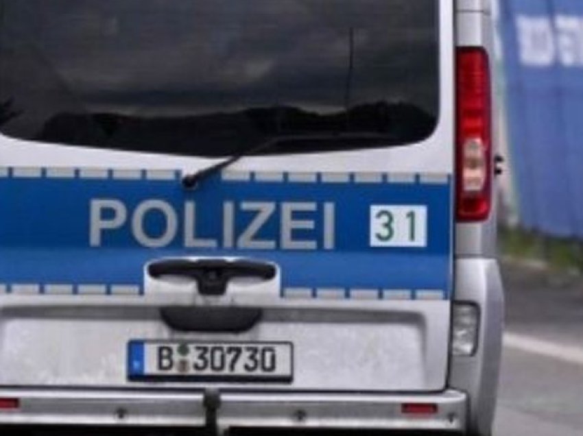 Ndeshja Shqipëri-Itali në Dortmund, policia arreston 50 italianë me armë të ftohta në përpjekje për të sulmuar kuqezinjtë