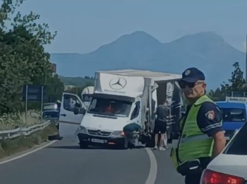 Aksident në aksin Shkodër-Bushat, përplasen katër automjete