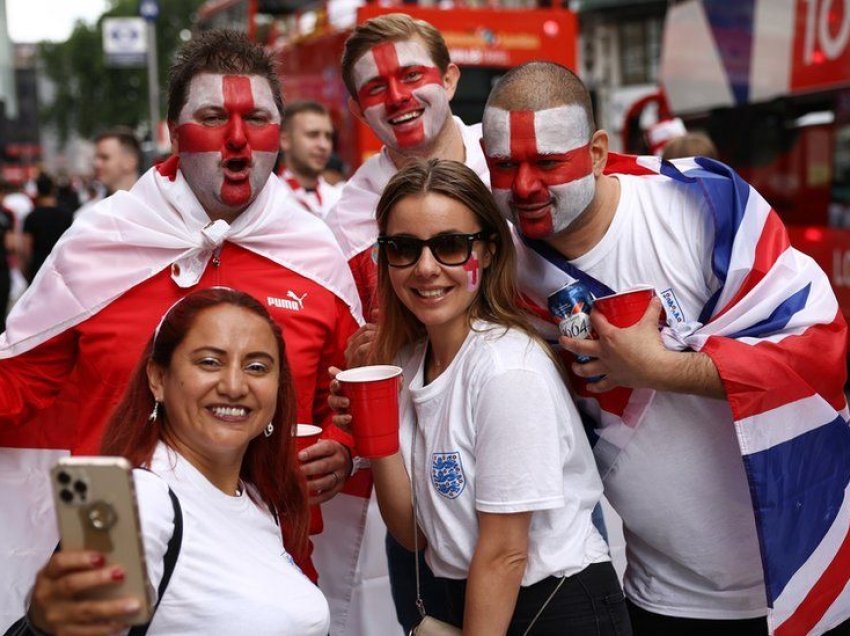 Anglia luan ndeshjen e parë të Europianit, përgatiten tubacione birre të gjata 5 kilometër për tifozët