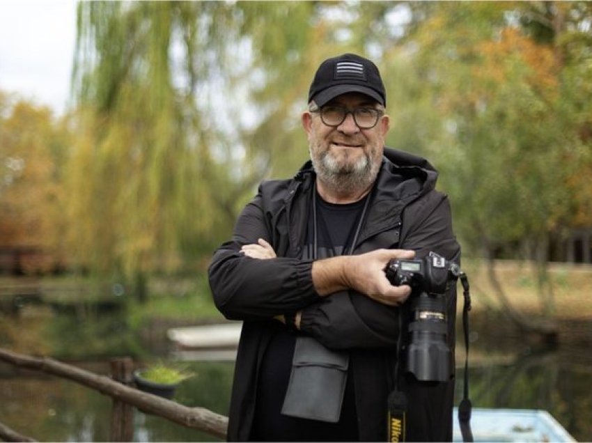 Ardian Fezollari, jeta mes aparatit fotografik dhe armës.Nga vizitat e Enverit në Pogradec tek puna si oficer në Burgun e Spaçit