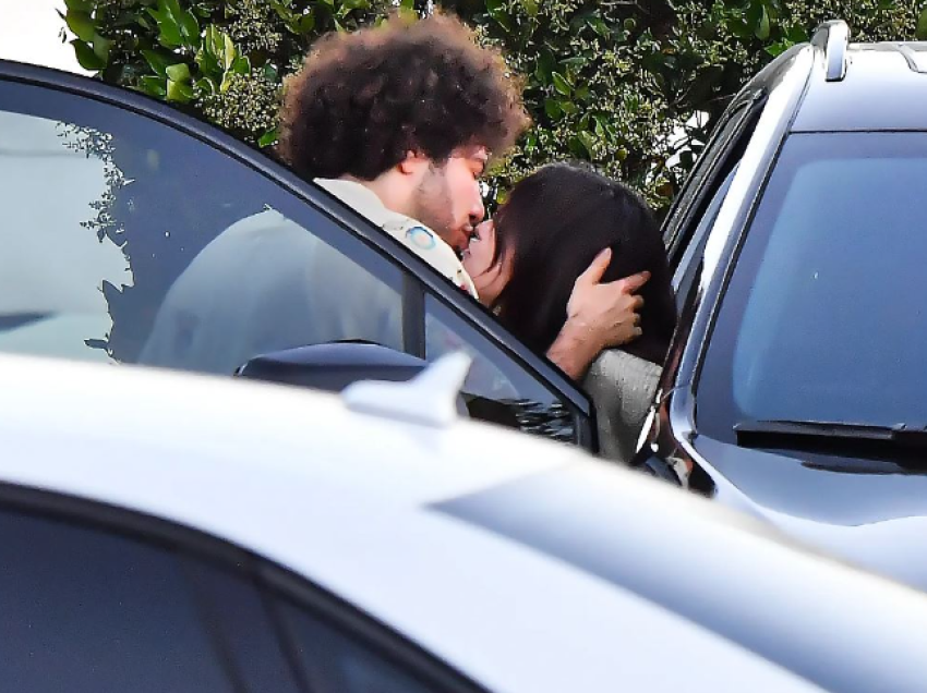 Selena Gomez dhe Benny Blanco kalojnë çaste të bukura pas një darke romantike në Malibu