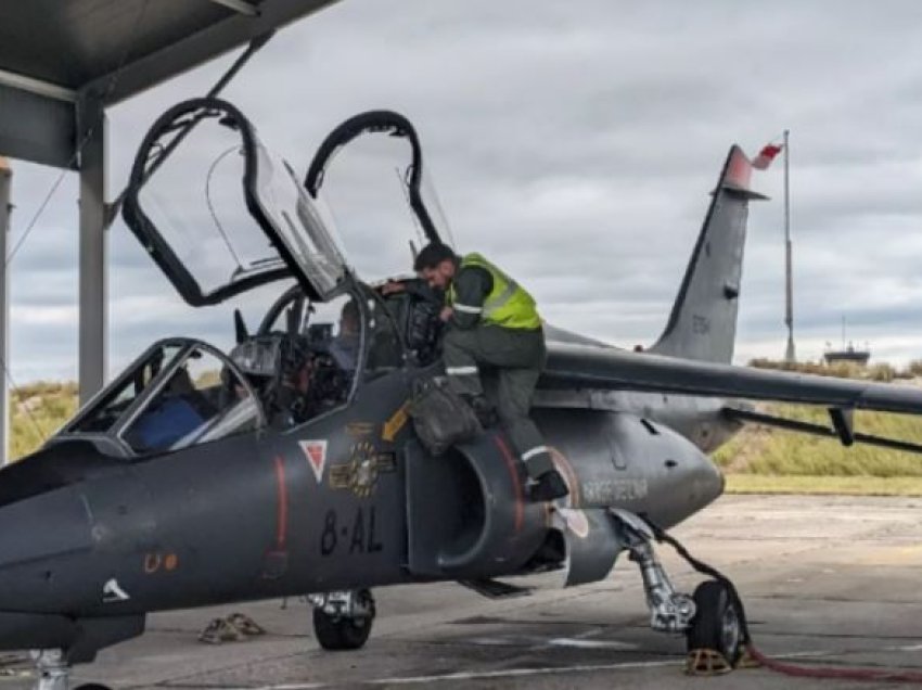 Në Francën jugperëndimore, pilotët ukrainas po mësojnë të fluturojnë me aeroplanë luftarakë