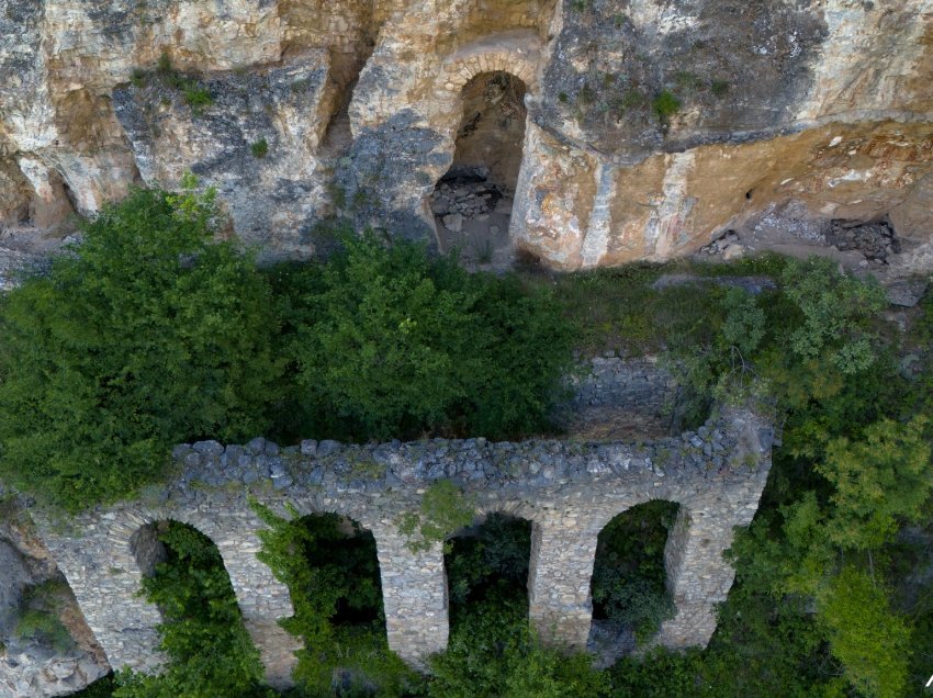 Rrënojat e “Kishës së Keqe” në Kabashin e Korishës