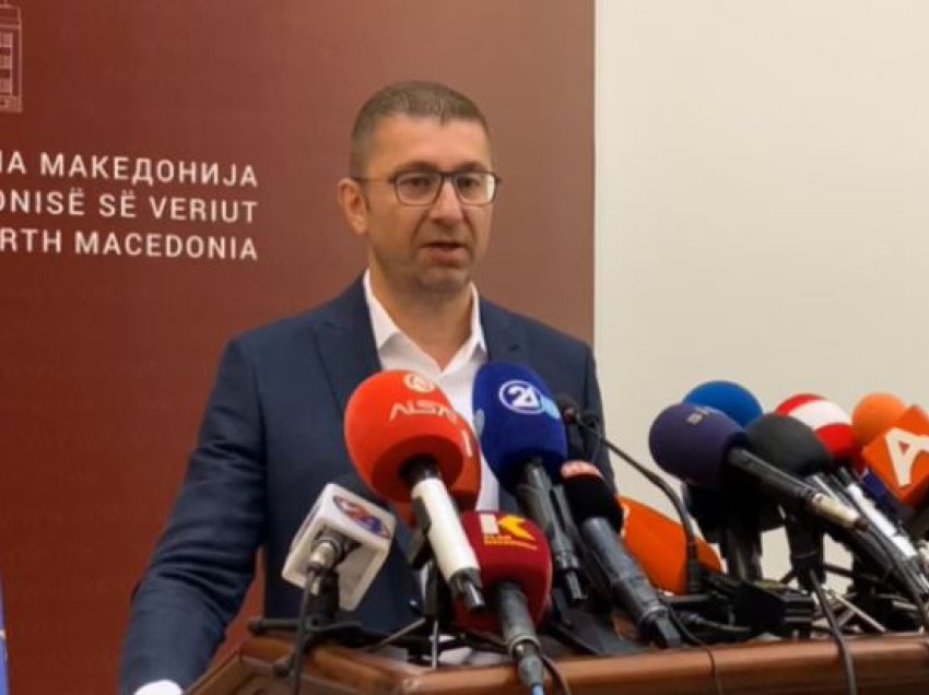 Mickoski dorëzon propozimin për qeverinë e re, flet edhe për Ivan Stoilkoviq