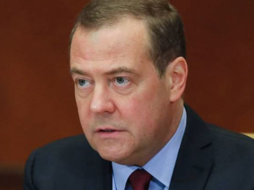 Paralajmëron Medvedev: Ukraina të pranojë propozimin rus të paqes ose ofensiva do të vazhdojë