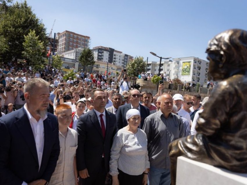 Lushtaku: Skulptura e Leotrim Ahmetit, simbol i sakrificës së 1432 fëmijëve të rënë për liri