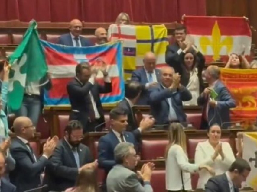 Italia miraton një ligj të diskutueshëm, pasuan skena joreale në parlament