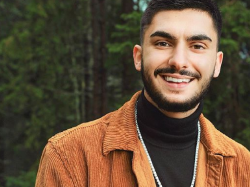 Butrint Imeri publikon foto me personin e zemrës